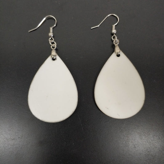 Dazzle & Design: Personalize Your Shine with your Personalize Tear Drop Earrings!